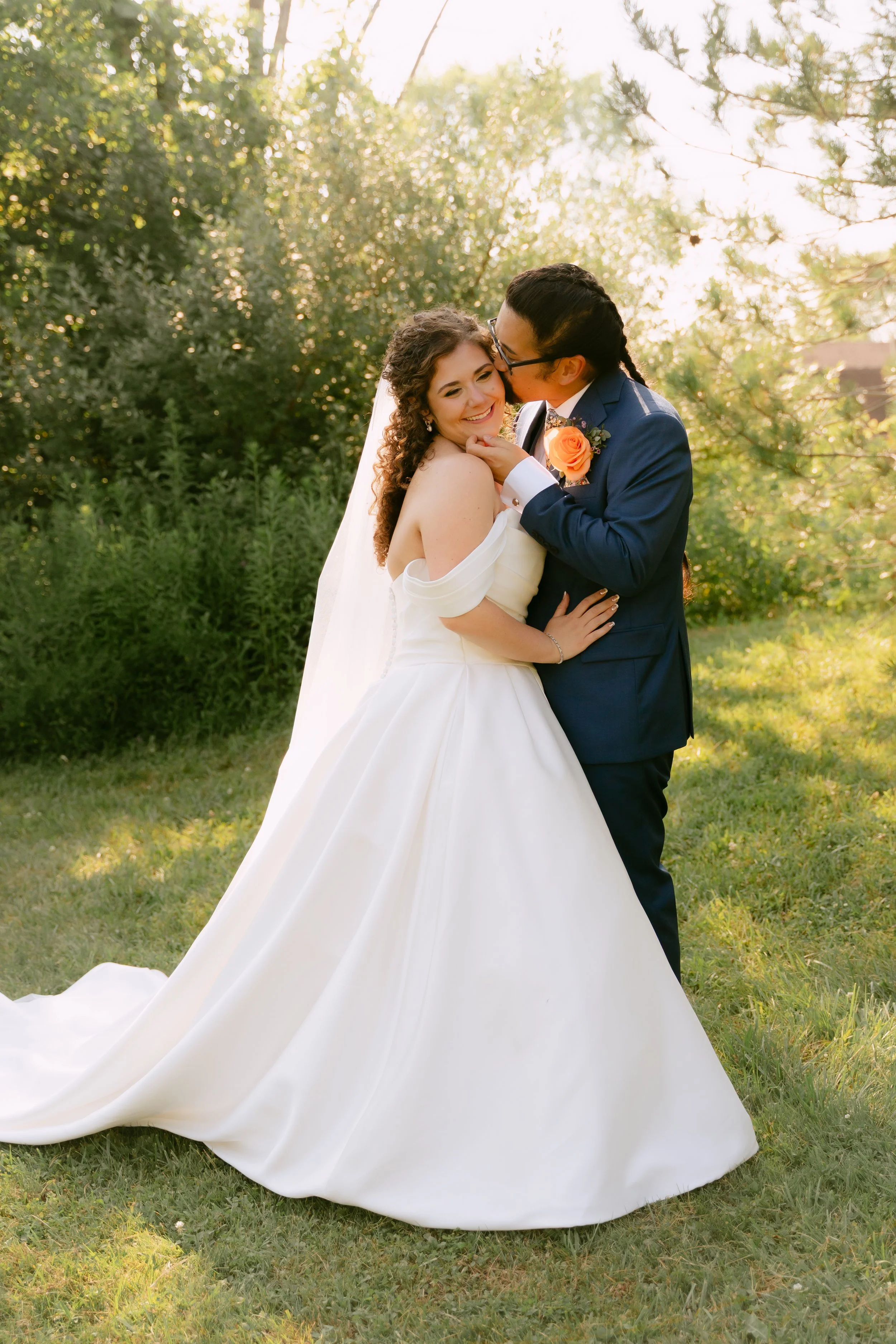 R+C_SyracuseNYWedding_AllynLodgeSkaneateles-1-7.jpg