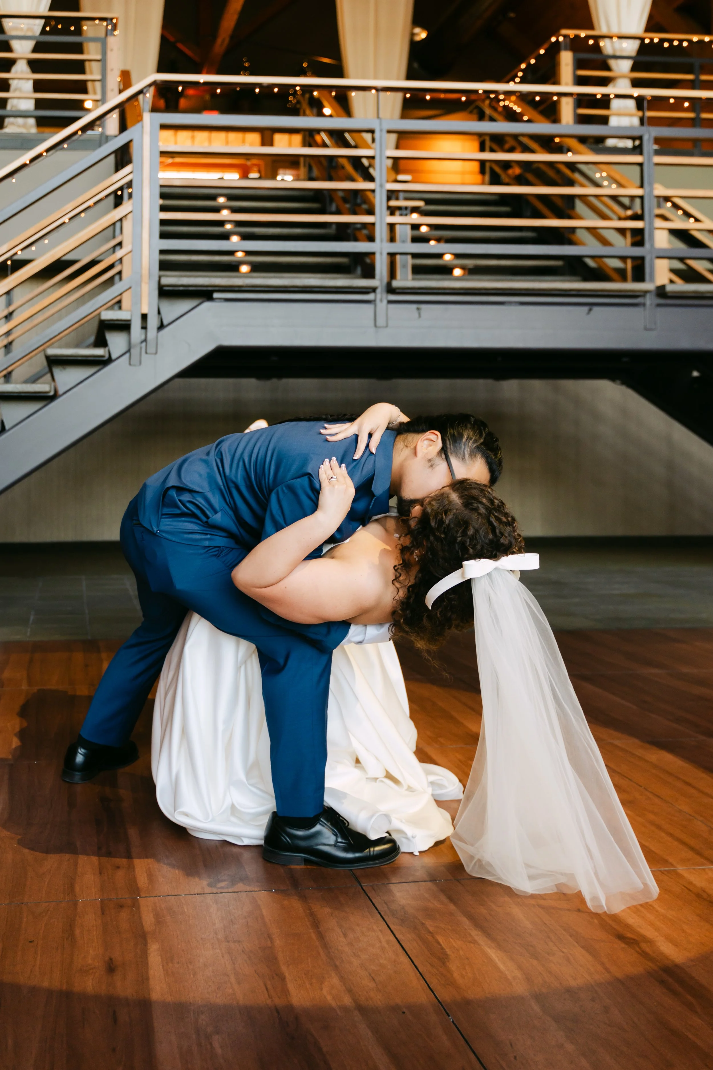 TheLodgeSkaneateles_R+CWedding-06621.jpg
