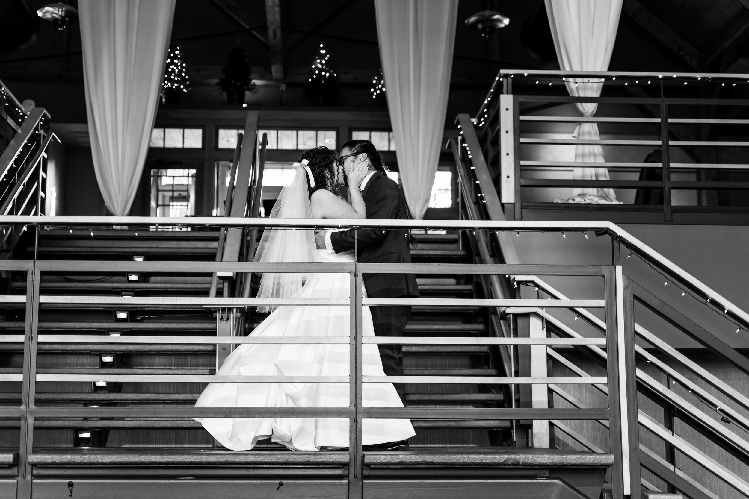 TheLodgeSkaneateles_R+CWedding-06149-2.jpg