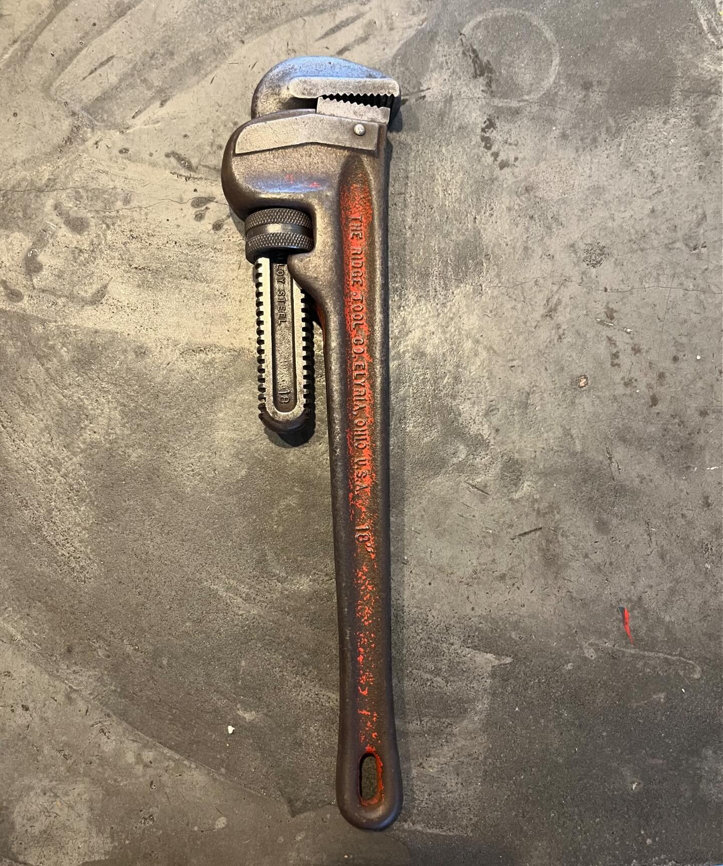 One of my favourite hobbies is restoring old vintage tools I find on junk removal jobs! I love restoring them to their former glory and putting them back to work in my shop!! This old Rigid pipe wrench and Venlic Vice turned out amazing. I forgot bef