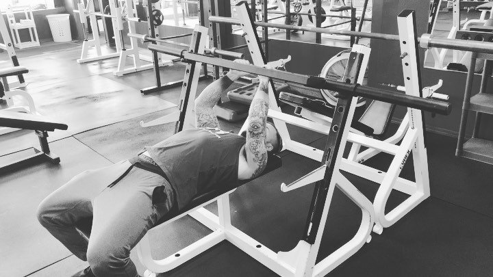 Whether it&rsquo;s close OR wide grip bench, the American Press Bar from @elitefts can build both triceps and chest without sacrificing shoulder health 💪💪💪
&bull;
&bull;
#benchpress #gym #fitness #motivation #exercise #bodybuilding #bench #motivat