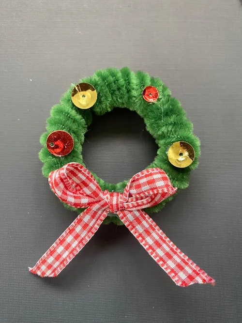 pipe cleaner wreaths.jpg