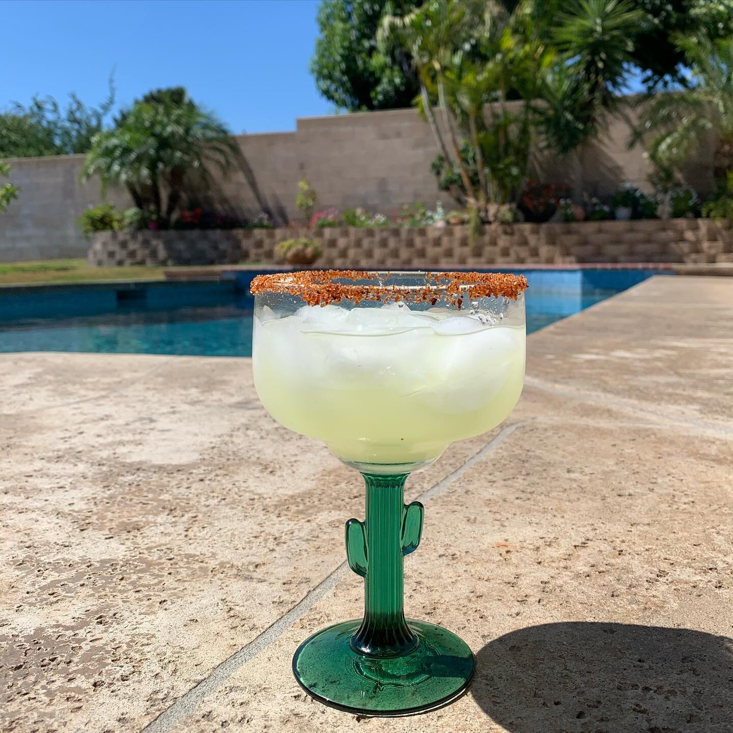 Lazy Sundays = Poolside Margaritas on the Rocks 

#margarita #lazysunday #poolside #poolsidedrinks #mexicanrecipes #mexicanfood