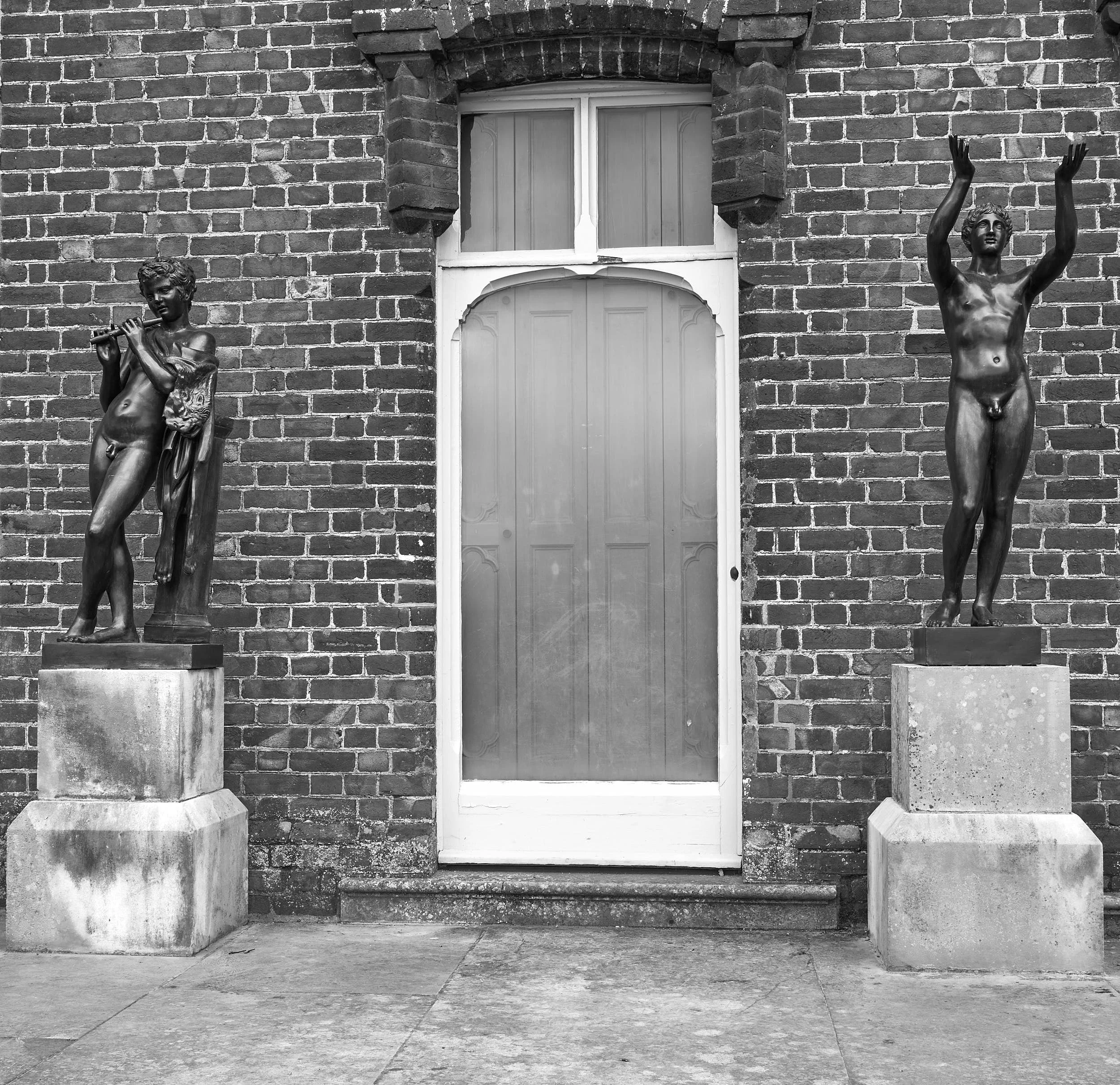 Statues NT Hughendon