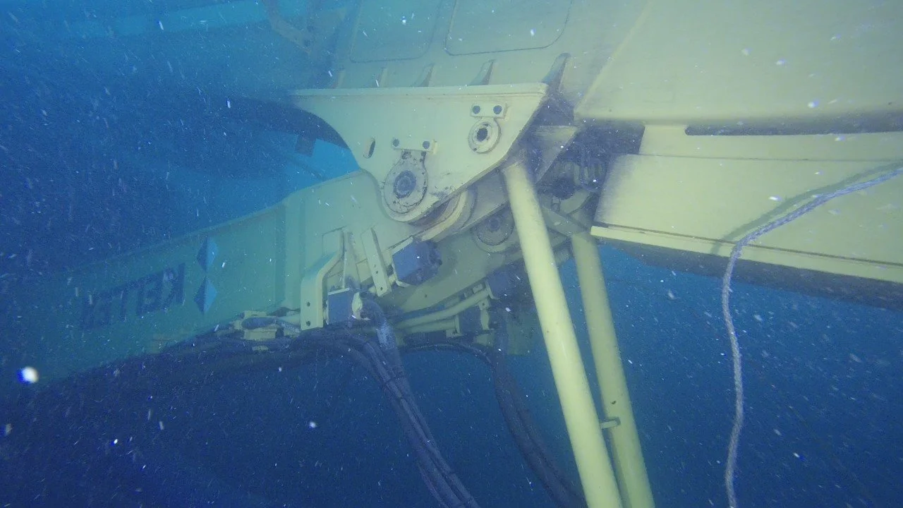 Gravemaskin sunket i Mo i Rana.jpg