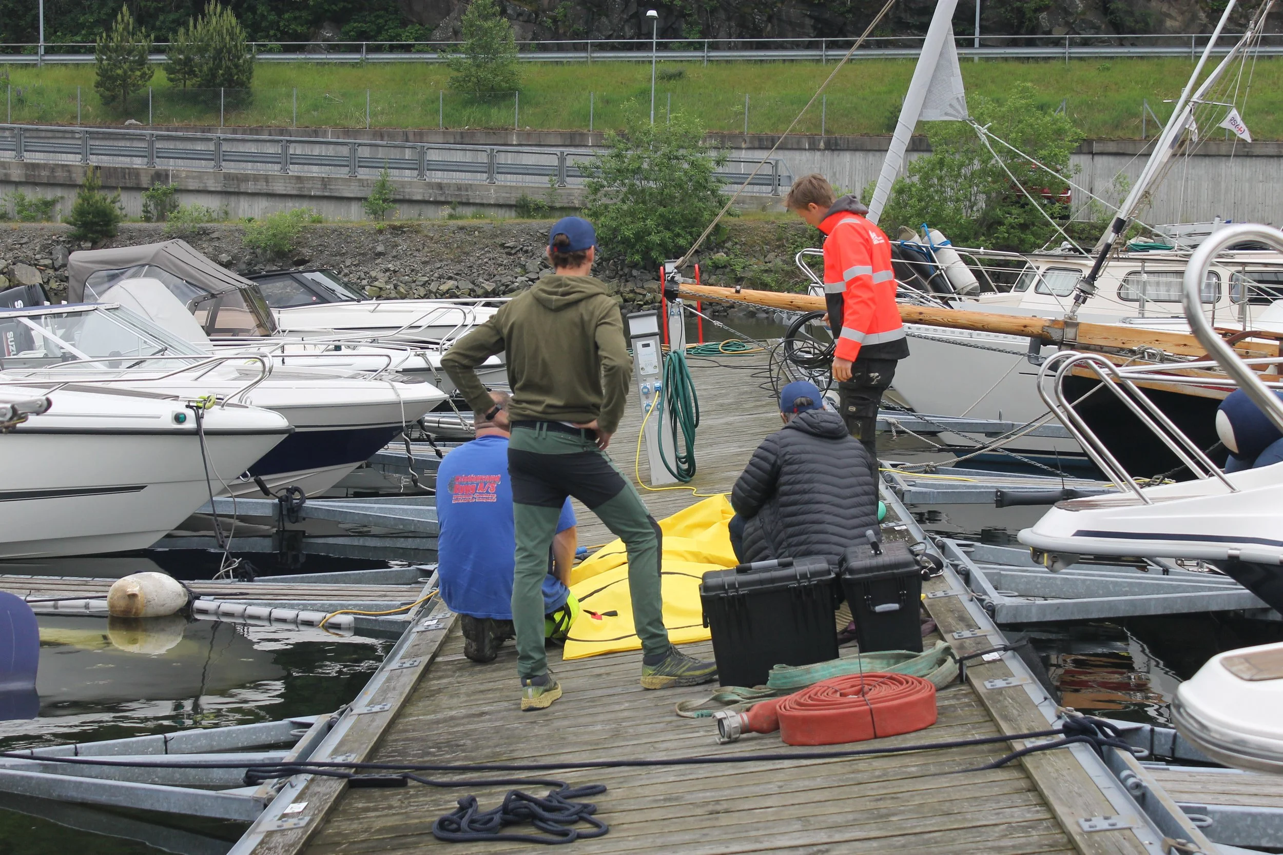 Berging av fritidsbåt Ronsbukta båthavn 27.5.2024.