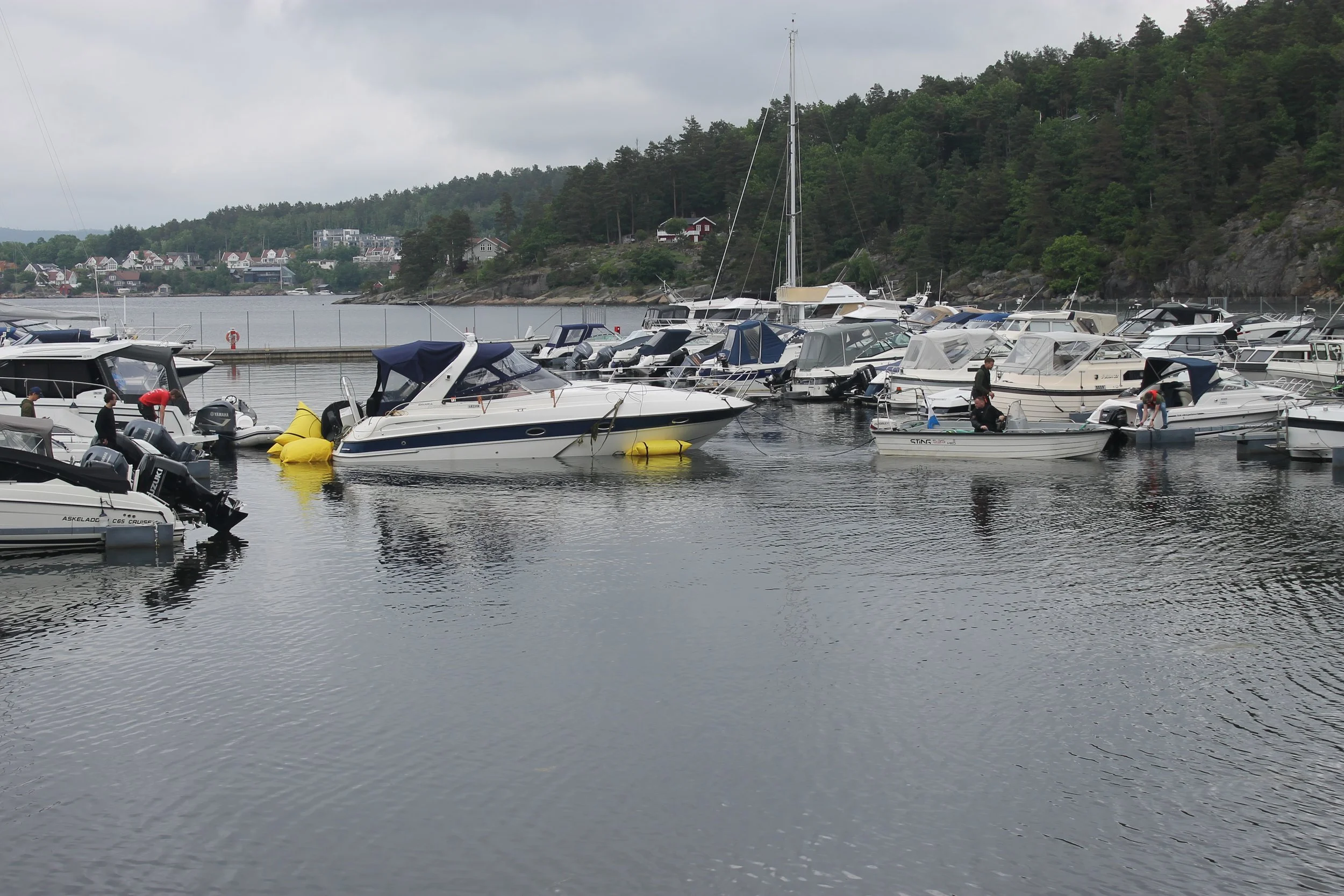 Berging av fritidsbåt Ronsbukta båthavn 27.5.2024.