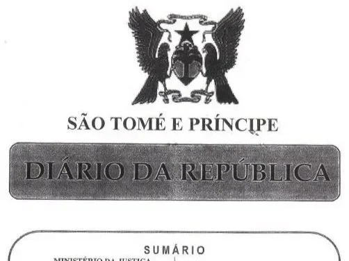 Affiche de la Fondation Micondó avec des enfants tenants des livres devant un mur turquoise, dates 2019-2025 indiquées.