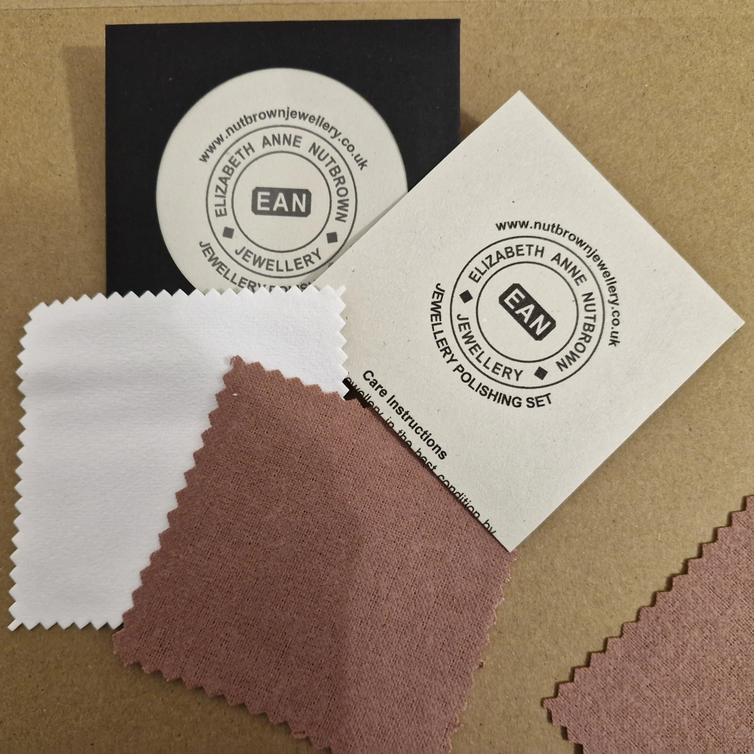 Polishing cloth set