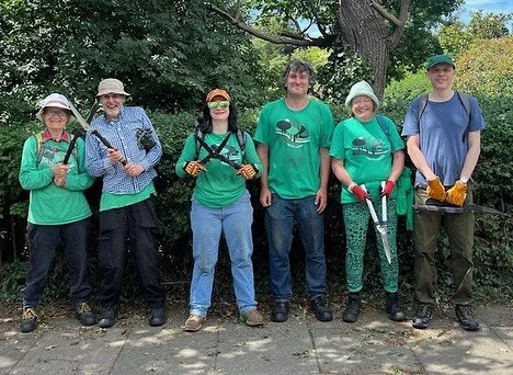 Interested in volunteering on Hampstead Heath and related green spaces? Check out Heath-hands.org.uk/volunteering-opportunities!
We have a few spaces for:
- wildlife interpreting and engagement volunteers to help run nature activities or open our in