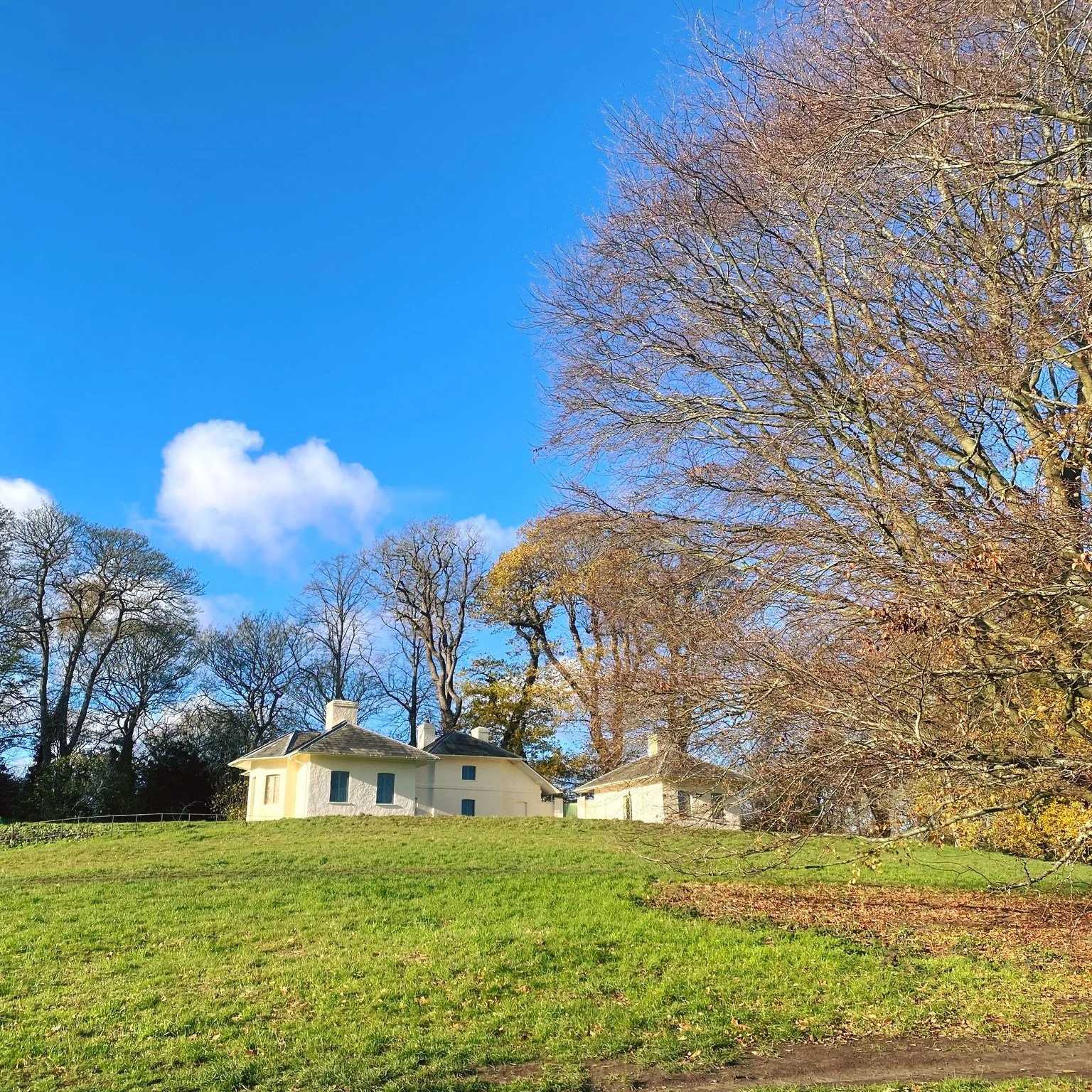 Looking for a new job in 2026 and fancy working on Hampstead Heath (and at the Kenwood Dairy - pictured)? Check out our part-time Office Assistant vacancy, deadline 5th January: https://www.heath-hands.org.uk/work-for-us

#jobopportunity #recruiting 