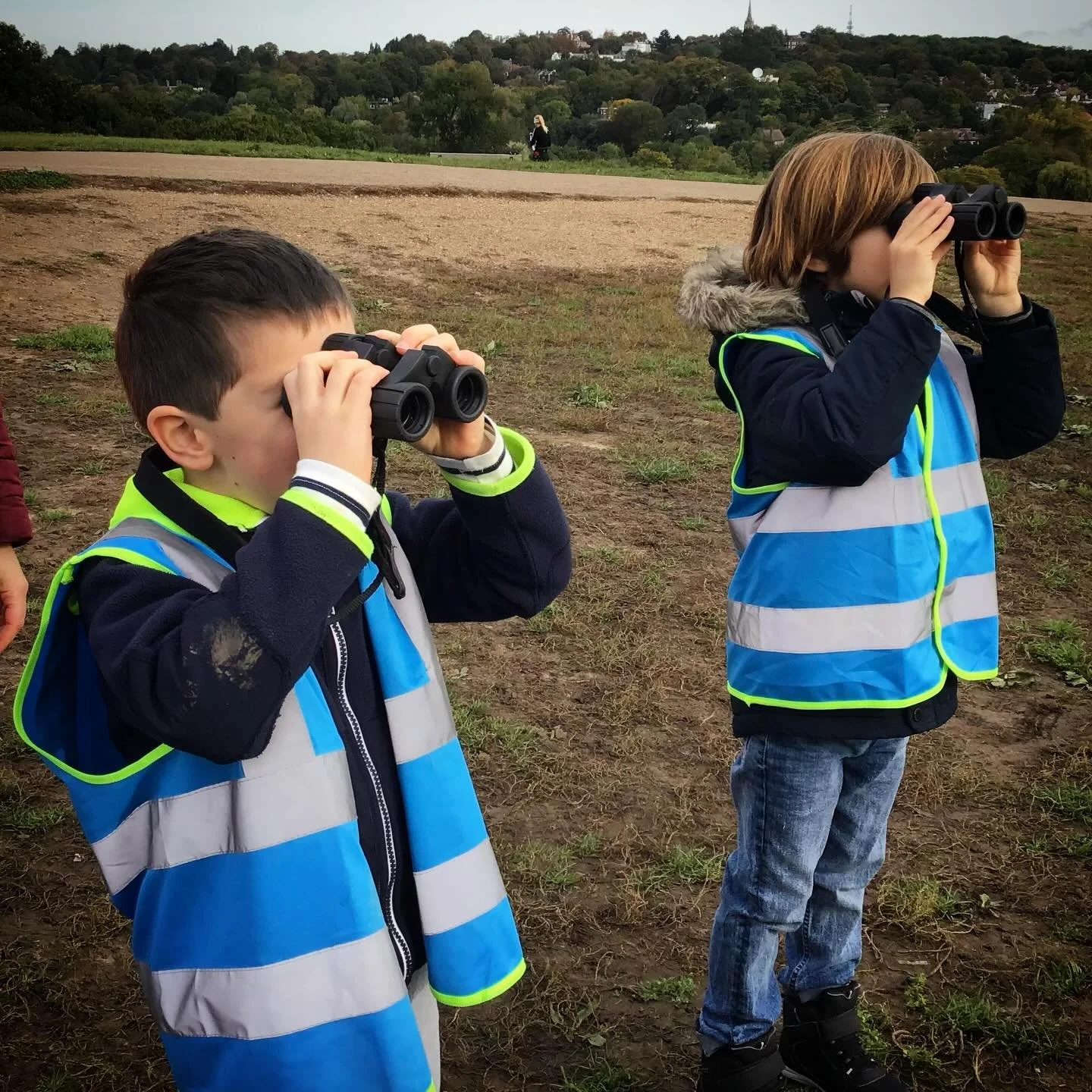 Binoculars at the ready! The @rspb Big Garden Birdwatch is coming up from 23-25 January! 
Want to get involved? Come and try birdwatching with us on Hampstead Heath at one of our upcoming birding events:
- 18 and 24 January, 1-3pm, FREE drop-in birdw