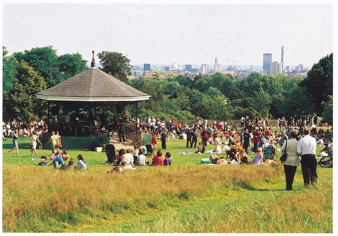 Parliament Hill bandstand concerts start again this Sunday, and will continue throughout the summer 🎺 We can't wait to kick back and relax to some local bands. Take a look at our What's On page for who's playing when!
