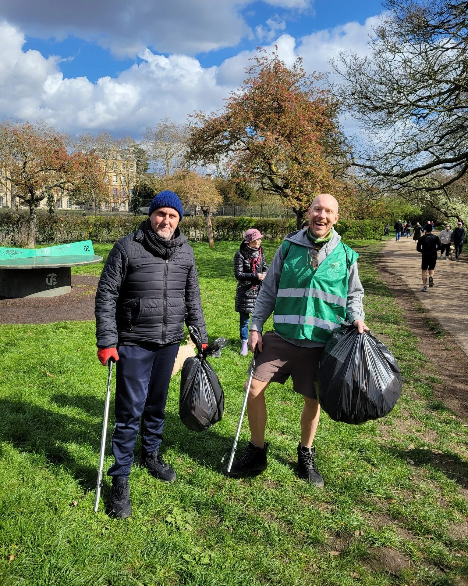 Become a litter-picking-legend, join our weekly litter pick this Saturday at 12pm !🗑

Meeting at the Heath Info Hut, no booking required. Help us keep our green spaces beautiful for everyone🌳

#litterpicking #hampsteadheath #urbannature  #northlond
