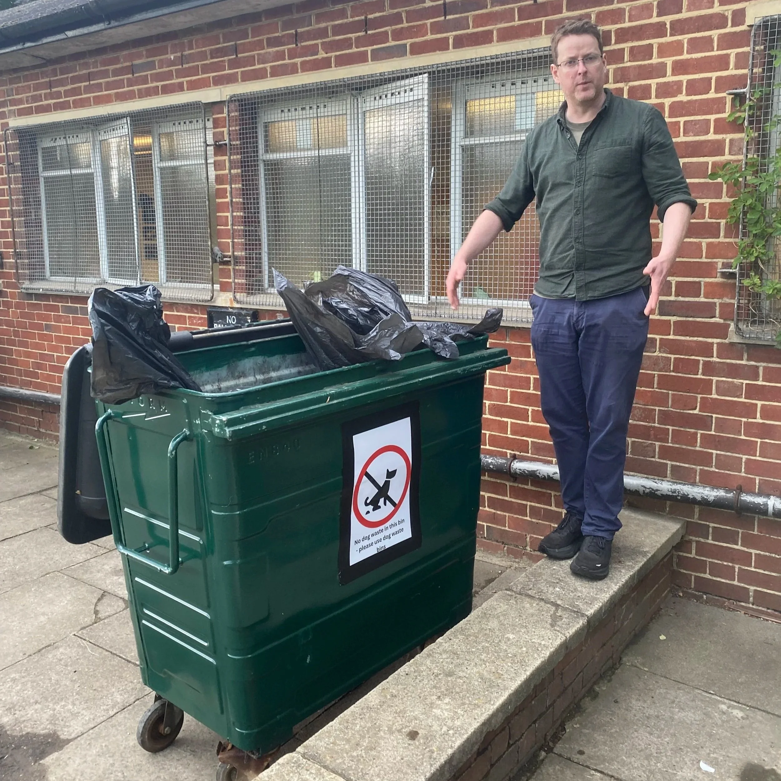 Heath litter bin