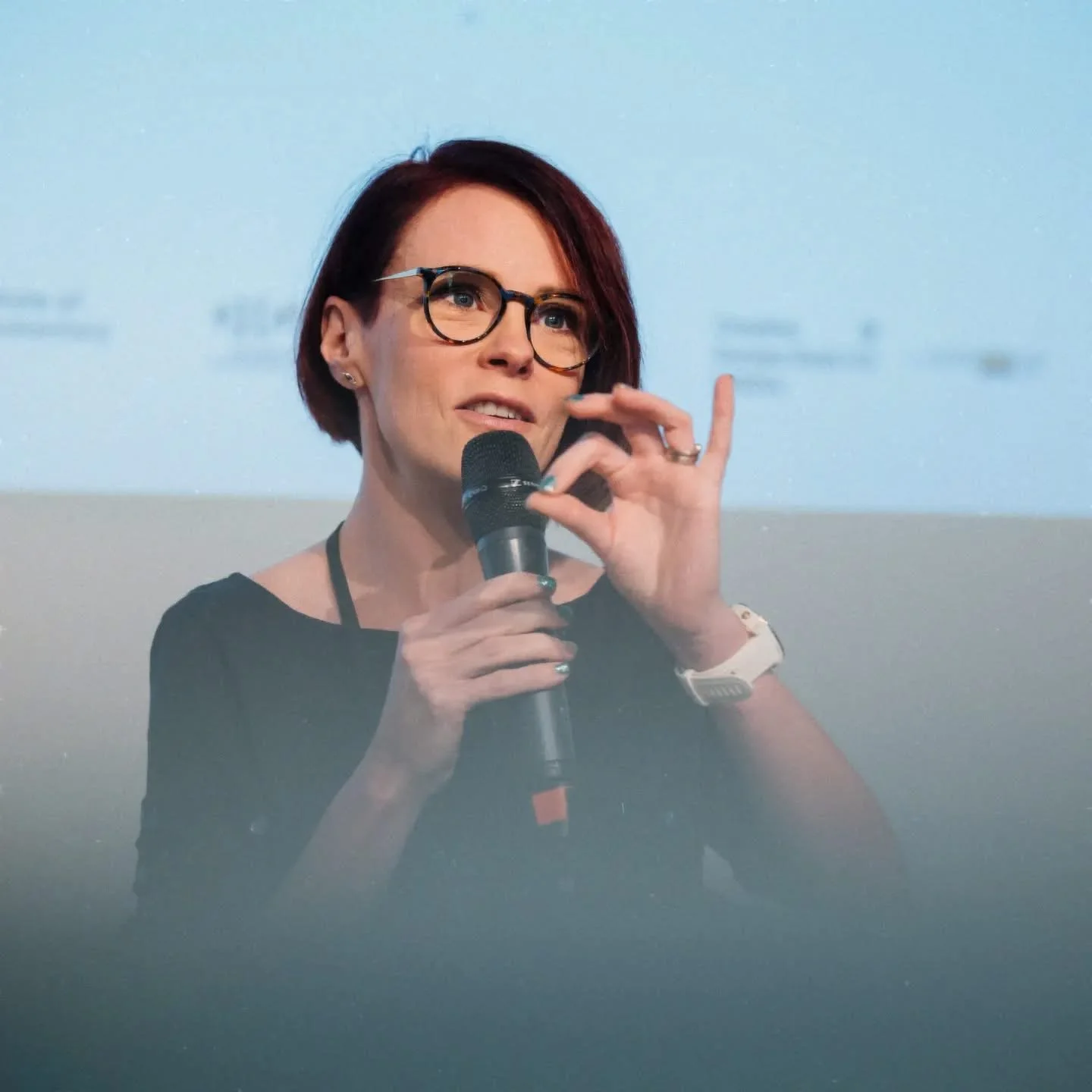 Johanna Courtney, speaking at the 2024 Zip‑Scene Conference at ART*VR, Prague.  Authors’ Roundtable: “Virtual Motherhood or How to Talk About Discomfort.”