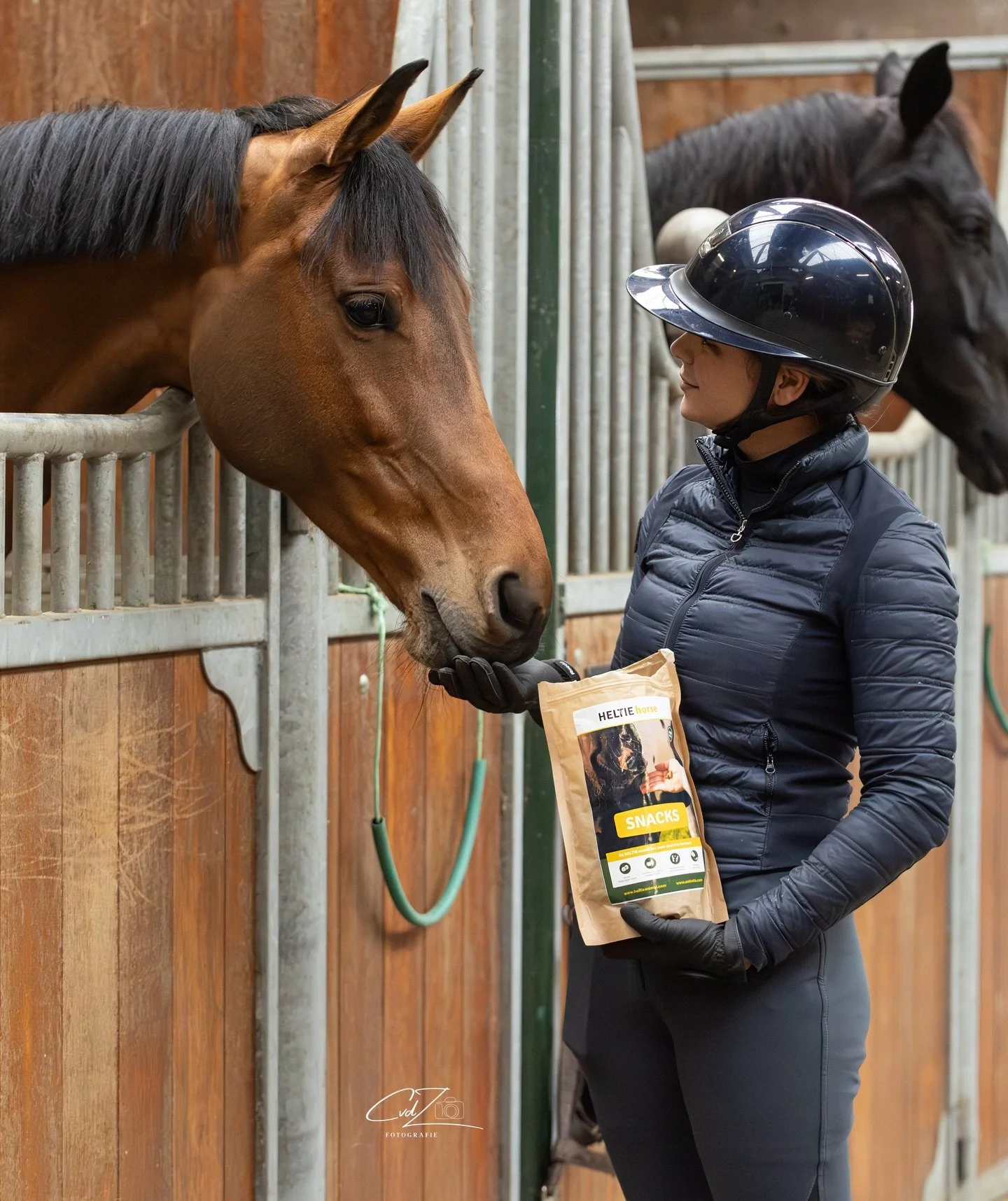 Mijn paarden zijn echt m&eacute;ga fan van de nieuwe HELTIE HORSE SNACKS! 🍟 Deze smakelijke beloningen zijn gemaakt op basis van zoete aardappel en appel. Een heerlijke, natuurlijke combinatie waar paarden dol op zijn.

Stuur mij een DM voor een leu