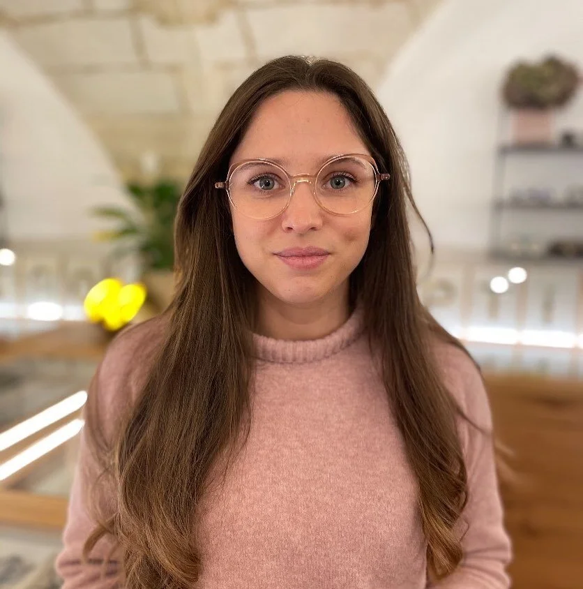 Maeva et ses @resrei_eyewear 👁

#opticiencreateur #exclusivit&eacute; #lunetier #lunetiercreateur #creation #independant #uzes #lavueestbelle #mesclientssontlesplusbeaux #mesclientssontlesplussympas @madeingard.fr @uzesfrance