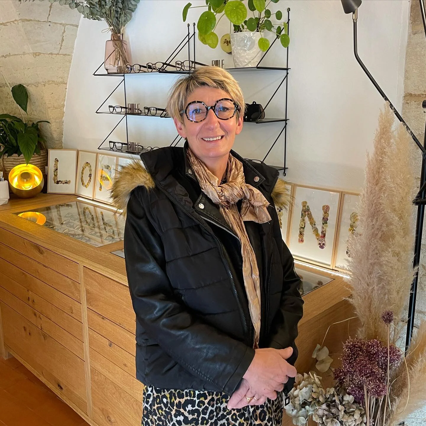 Sylvie et ses @resrei_eyewear 👁. Adaptation sur ses belles @sabinebe_officiel, des verres solaires @essilorfrance ! On adore !

#opticiencreateur #exclusivit&eacute; #lunetier #lunetiercreateur #creation #independant #uzes #lavueestbelle #mesclients