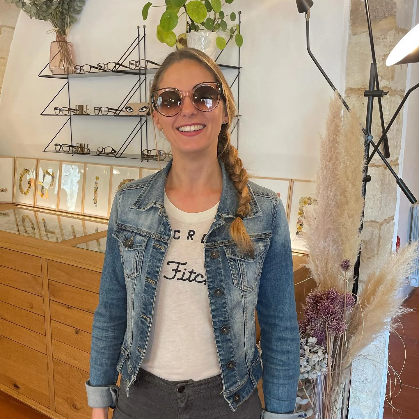 Madeline avec ses @resrei_eyewear et @noidols_official 🕶

#opticiencreateur #exclusivit&eacute; #lunetier #lunetiercreateur #creation #independant #uzes #lavueestbelle #mesclientssontlesplusbeaux #mesclientssontlesplussympas @madeingard.fr @uzesfran
