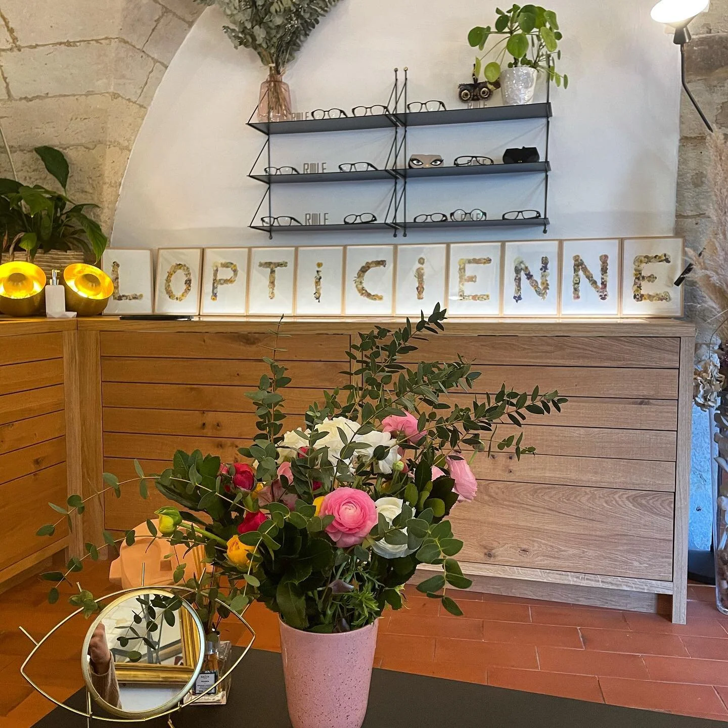 Spring is coming 🌸🌷

#opticiencreateur #exclusivit&eacute; #lunetier #lunetiercreateur #creation #independant #uzes #lavueestbelle #mesclientssontlesplusbeaux #mesclientssontlesplussympas @madeingard.fr @uzesfrance @essilorfrance
