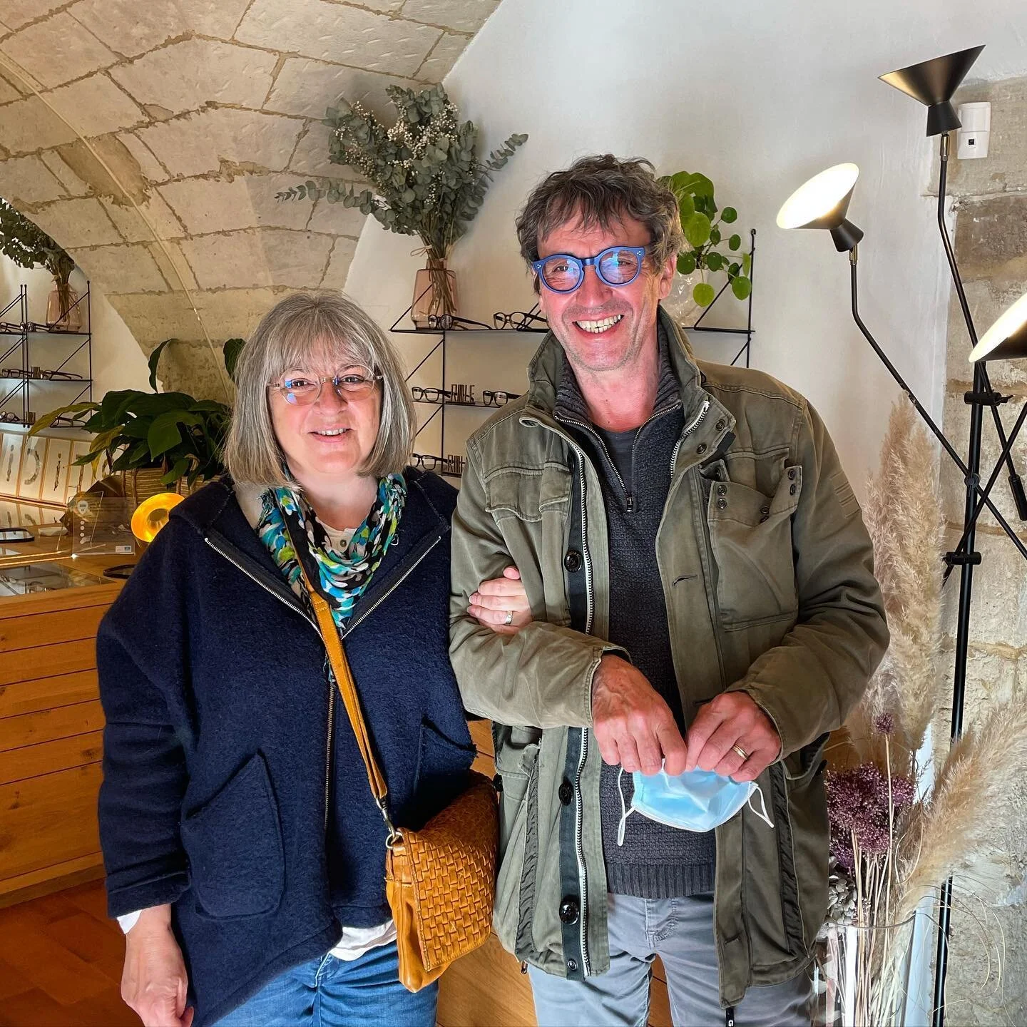 Veronique et ses @resrei_eyewear ainsi que Patrice et ses @henau_eyewear 👁

#opticiencreateur #exclusivit&eacute; #lunetier #lunetiercreateur #creation #independant #uzes #lavueestbelle #mesclientssontlesplusbeaux #mesclientssontlesplussympas @madei