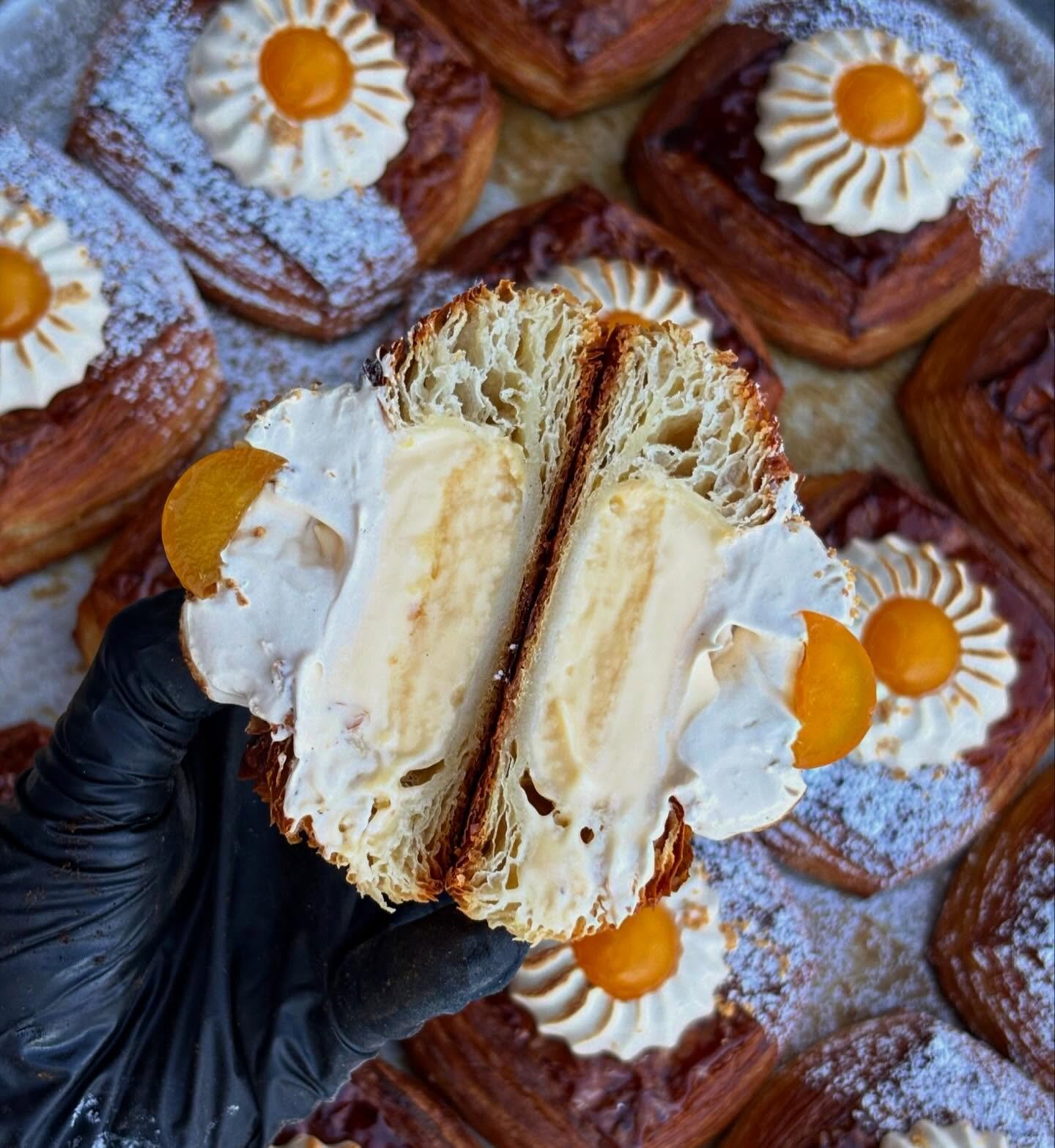 tart, creamy lemon curd &amp; brown sugar meringue - current sweet danish on rotation 🍋☁️