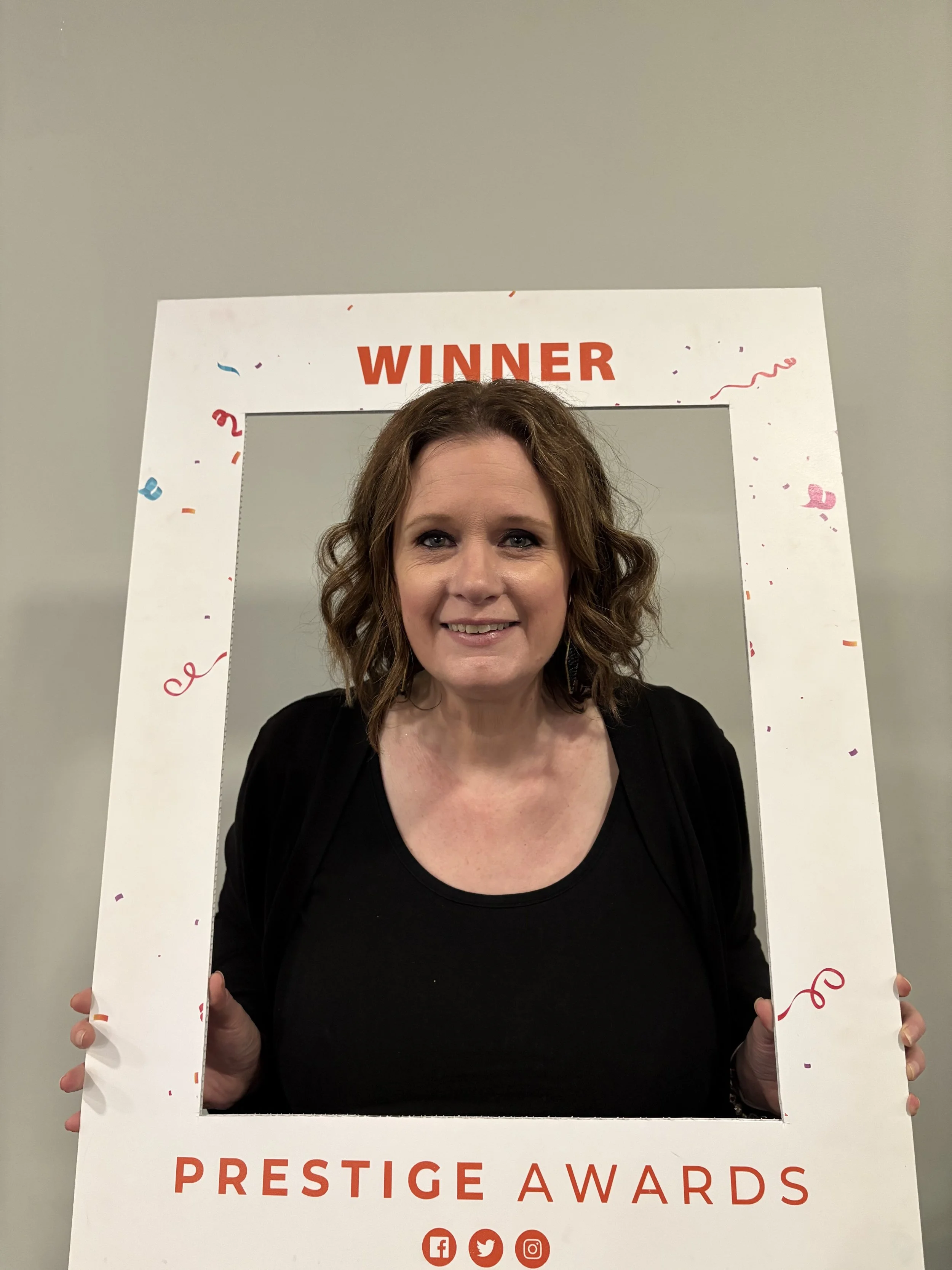 Winner - head through sign.jpg