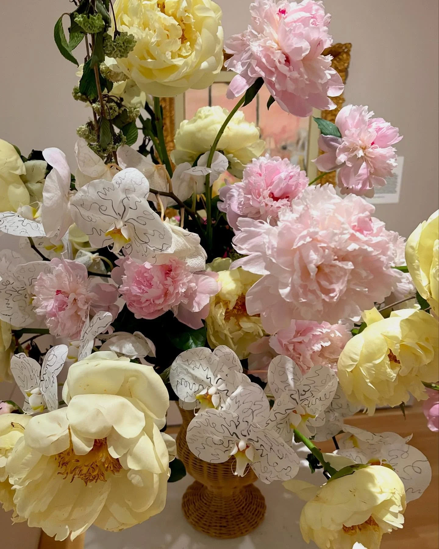 Still swooning from my latest collab with @bydenizen. Painting orchids for their floral exhibit at the @speedartmuseum was an absolute dream.

The Speed&rsquo;s Brilliant Blooms event was a celebration of flowers and fine art, connecting 12 different