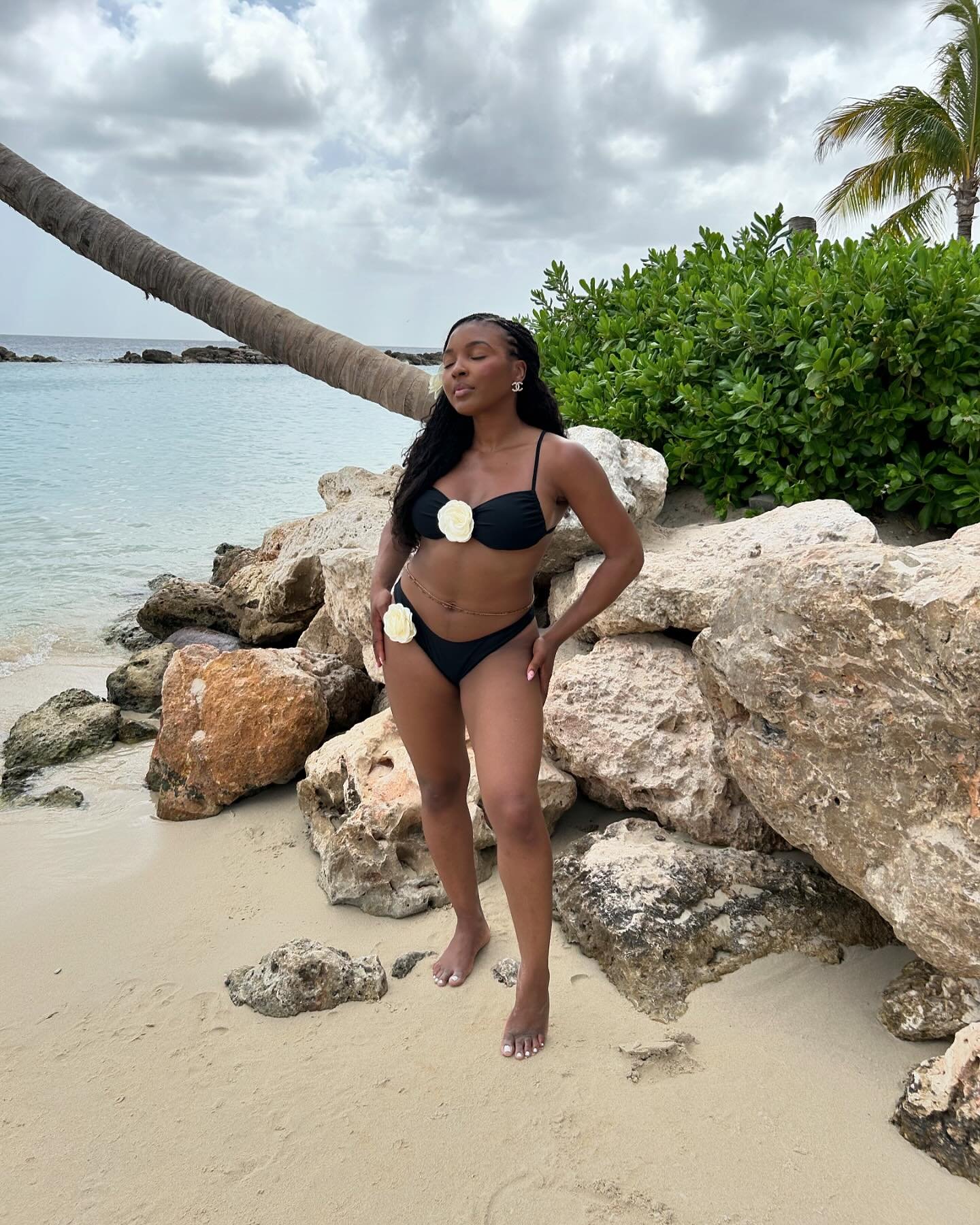 Will you be my rose? 🤍 
 
#vacation #curacao #birthdayvacation #brownskingirls