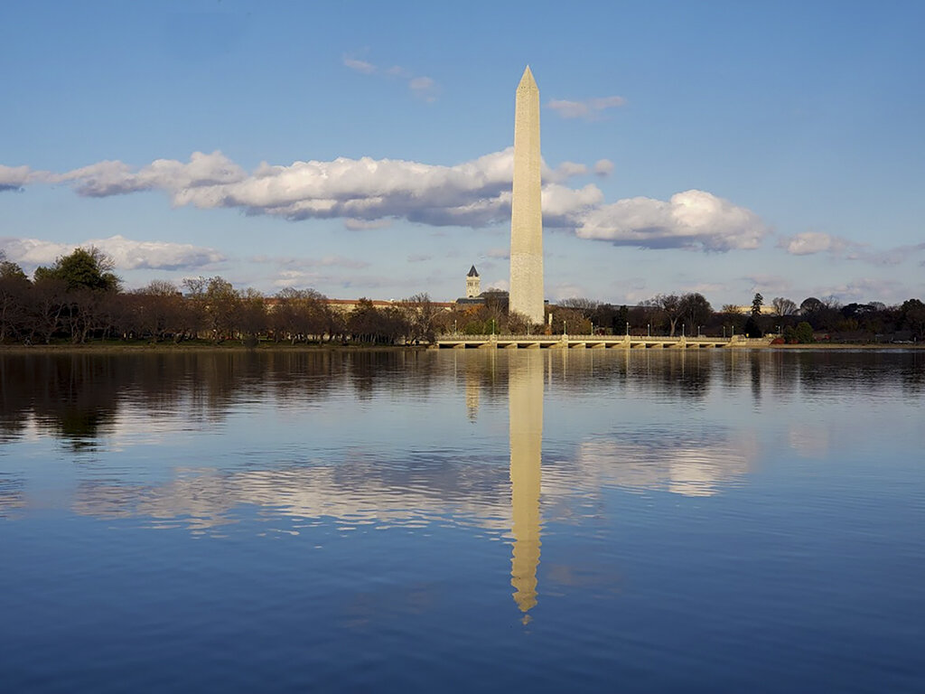 Wahington Monument and the Basin on a Thanksgiving Stroll - Beautiful light and gorgeous sky