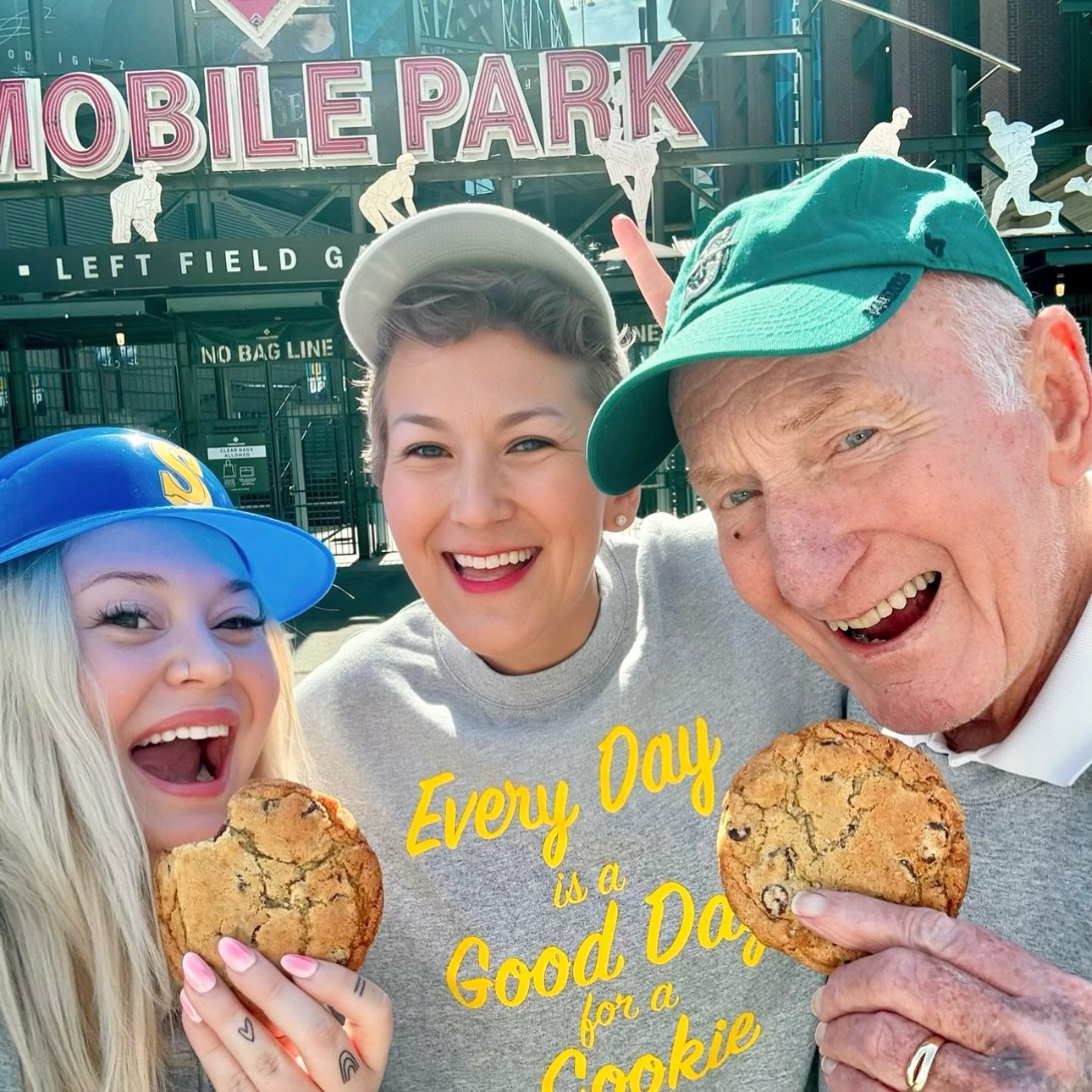 The @mariners return home this weekend and that means you can cheer them on while enjoying our cookies 🍪 🍪 ⚾️ ⚾️ 

Pick up our cookies at 3 convenient kiosks throughout T-Mobile Park (sections 133 | 214 | 316) and make your GameDay experience extra