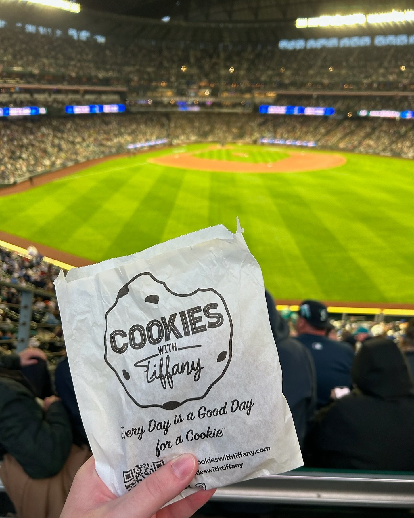 Friday Night at the Ballpark 🍪 ⚾️ The @mariners are back in town! Get your cookie and enjoy the action (and the sunshine)!

Enjoy Cookies With Tiffany at @tmobilepark in sections 133, 214 (Club Level) and 316!

#CookiesWithTiffany #fridaynight #base
