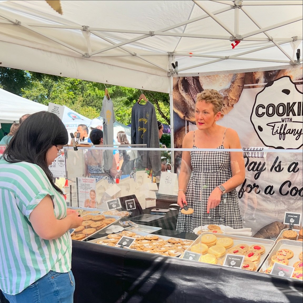 Choices, choices&hellip; craving something sweet and freshly baked? Stop by one of our local farmers markets this weekend and stock up on your favorite 🍪

(Tiffany&rsquo;s Tip: If you haven&rsquo;t tried Cookies &amp; Cream yet&hellip; 😋) 

Saturda