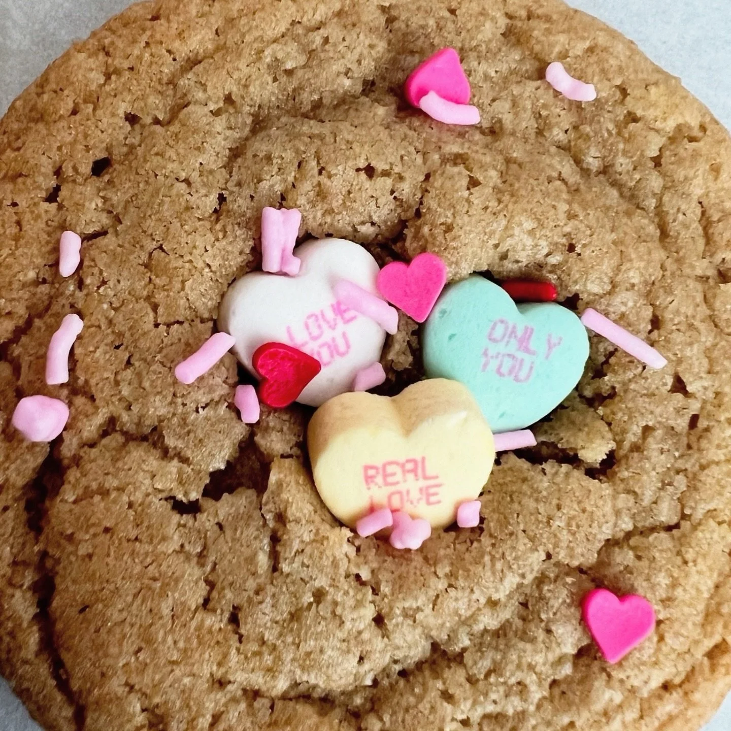 There&rsquo;s been so much Seahawks excitement lately 💙🏈 that Valentine&rsquo;s Day might be trying to sneak up on you&hellip; 👀 (psst&mdash;it&rsquo;s in a week!)

Good news: we&rsquo;ve got you covered. Our February seasonal cookies are the swee