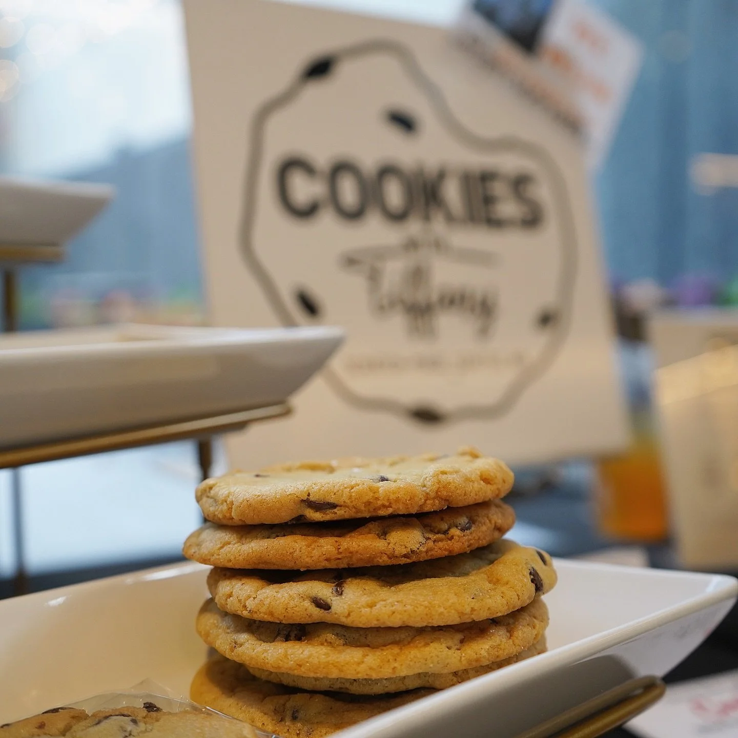 Ready for a mid-day cookie break? Find us at @rainiertower until 2pm today and enjoy a break with fresh baked cookies 🍪 ✨

#cookieswithtiffany #cookie #popup #seattle