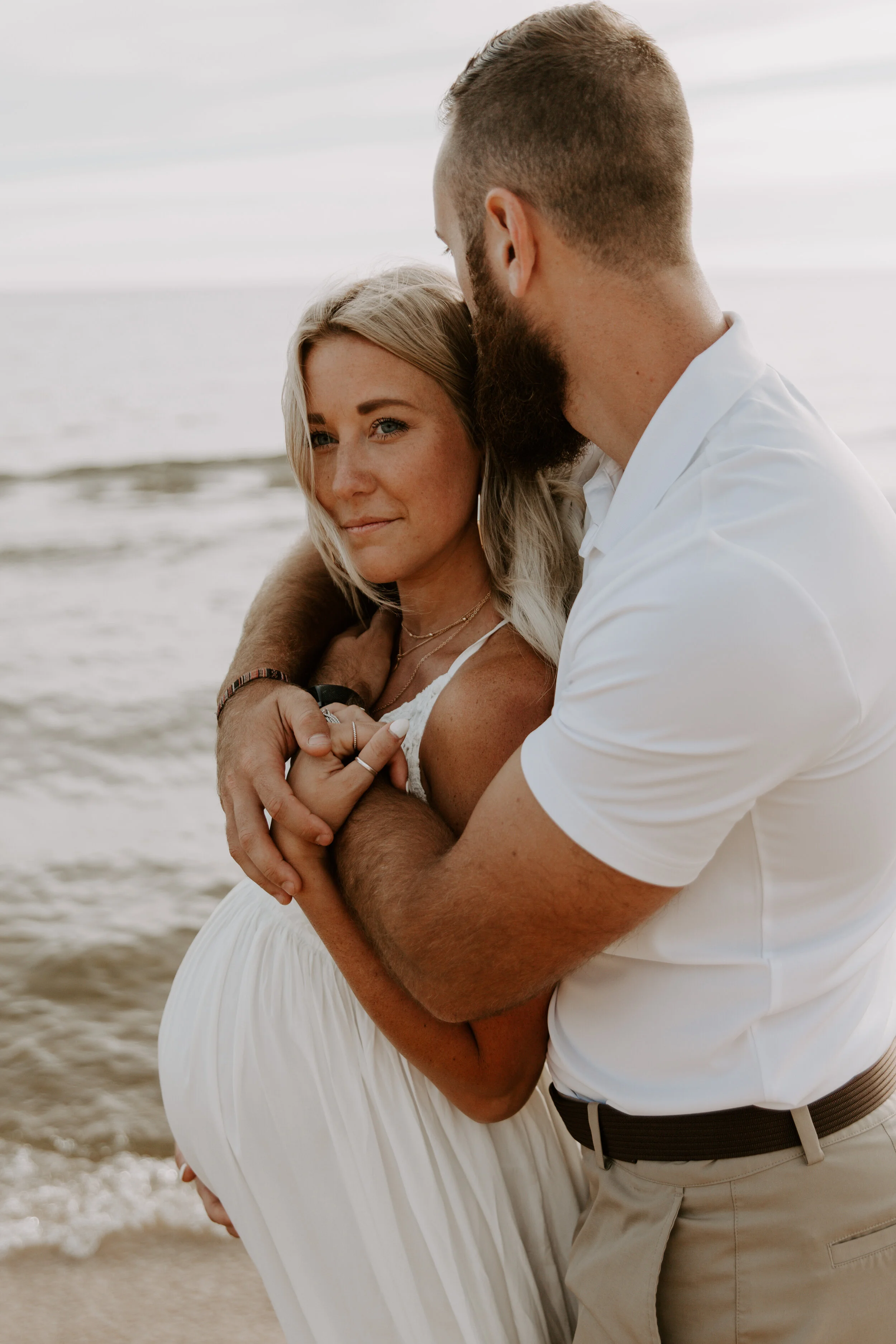 lake michigan maternity session / mekenzie + jason