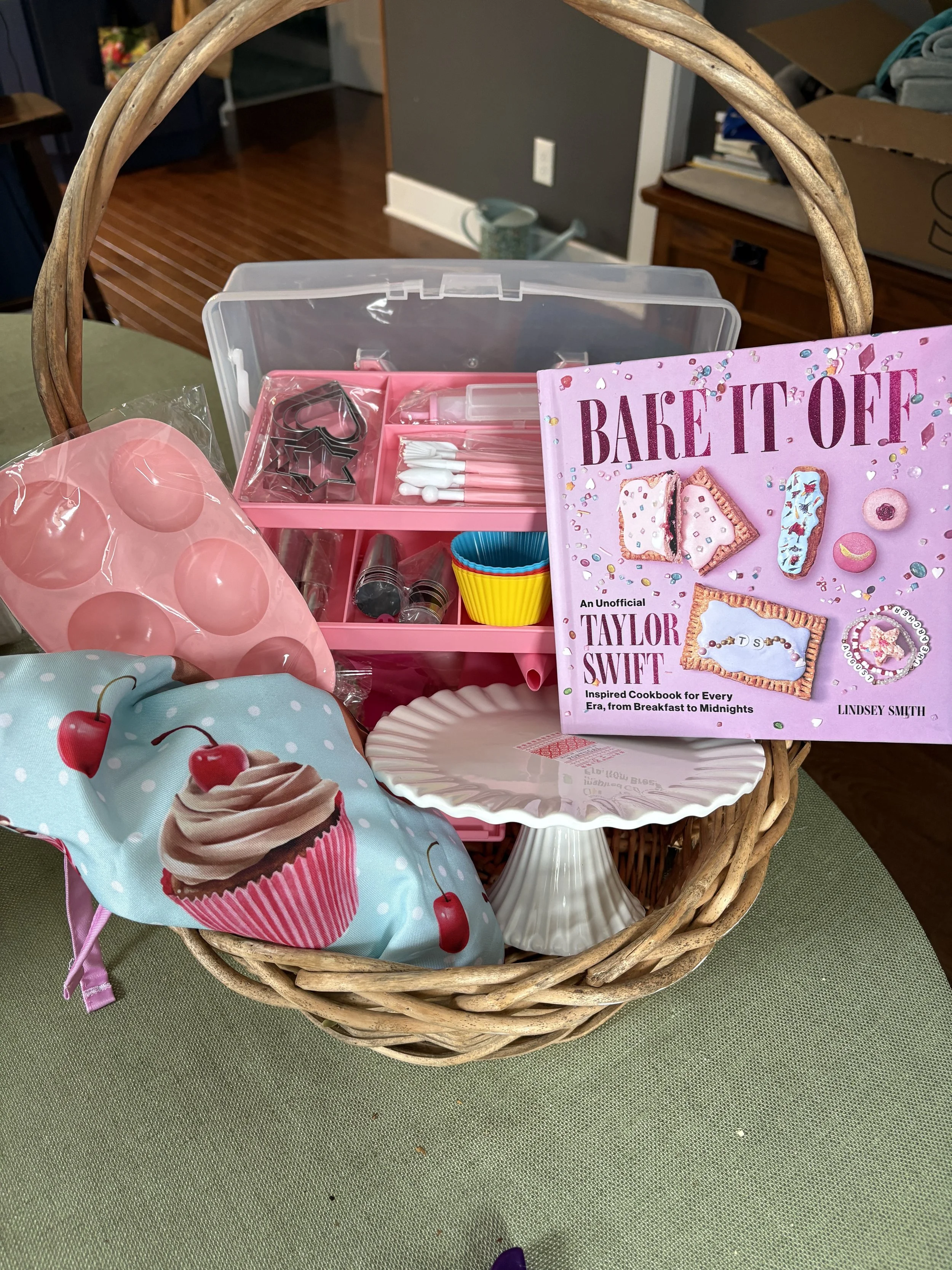 T swift bake it off.JPG