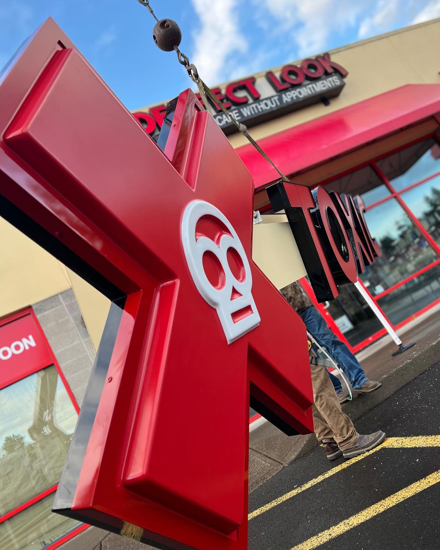 Got the sign installed today at our new South Eugene location. We&rsquo;re excited! Coming soon😊 #toxicburger #new #restaurant #eugene #oregon #comingsoon