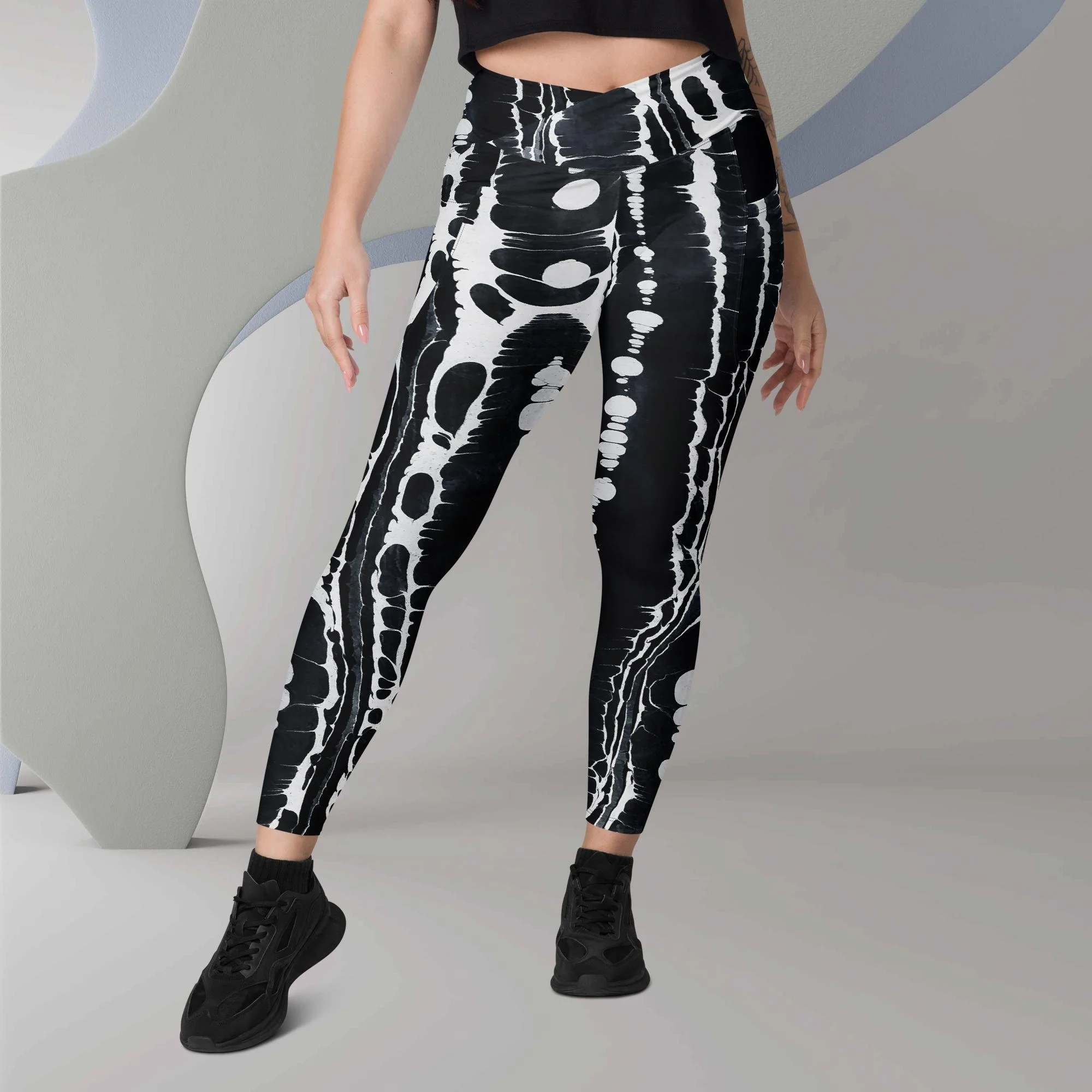 Crossover leggings with pockets
