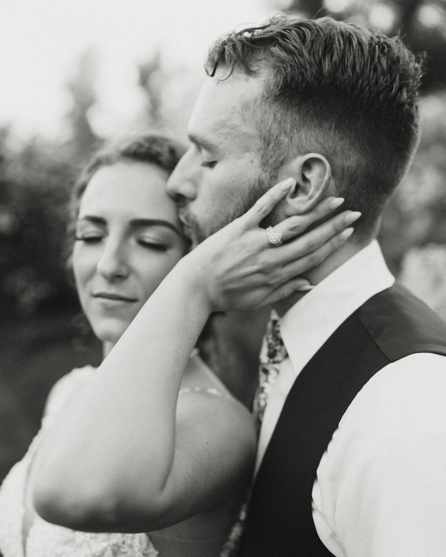 This wedding was an absolute dream. Can&rsquo;t wait to share more with y&rsquo;all ✨ congrats to the Young&rsquo;s!❤️

&bull;
#weddingphotography #oregonweddingphotographer #oregonphotographer #pnwweddingphotographer #blackandwhite #blackandwhitewed