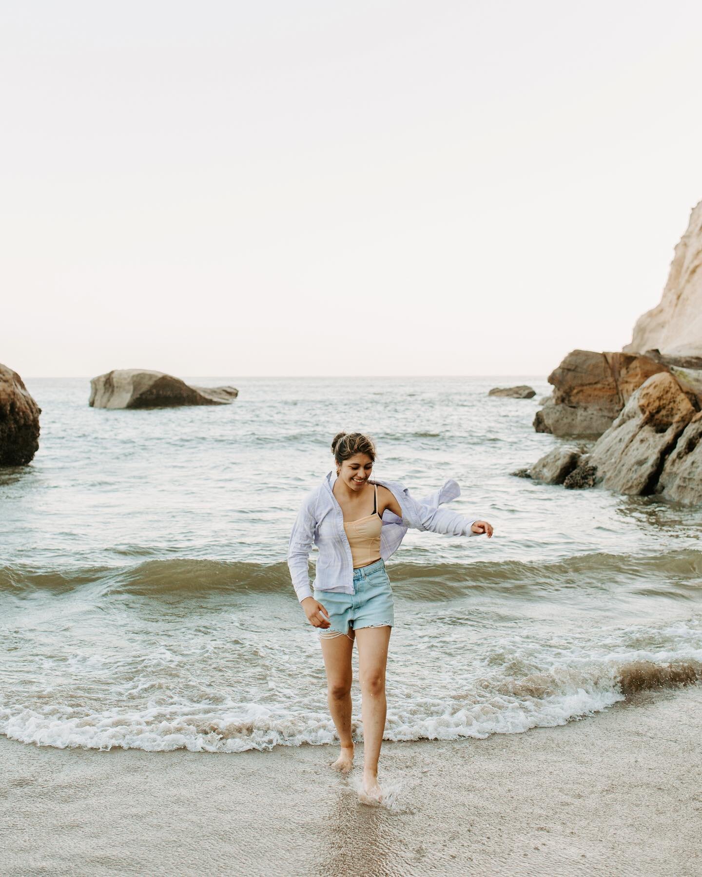 If y&rsquo;all want to frolic in some waves this summer, you know where to find me 😋✌️

&bull;
#seniorphotos #seniorsunday #beachsession #beachseniorpictures #oregonseniorphotographer #oregonphotographer #oregonphotography #cannonbeach #beachseniors