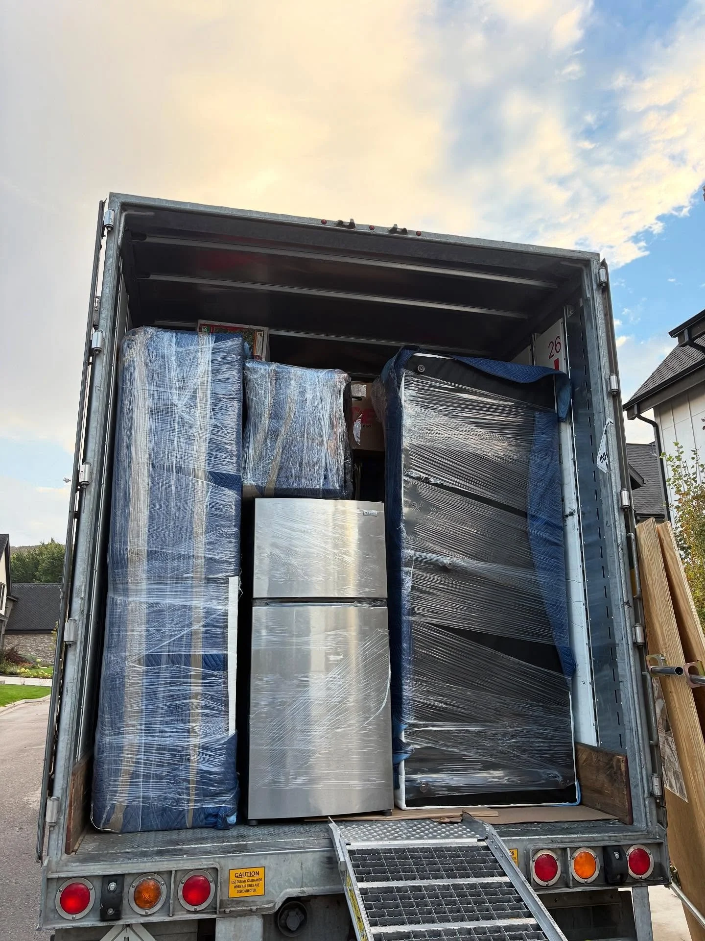 🌧️ Big job completed today in Applewood, Colorado! Our crew was tasked with loading a full 26ft ABF truck, and while the weather threw heavy rainstorms at us and we were short-staffed due to a teammate leaving mid-job, we rallied, adapted, and got i