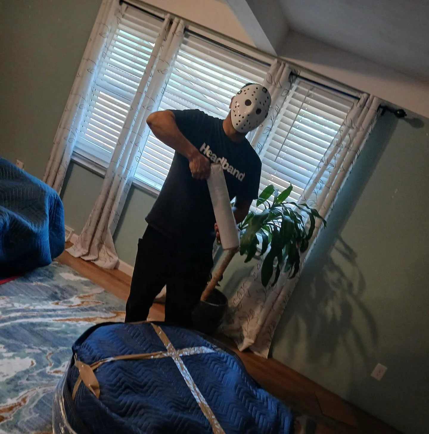 Anyone else planning on dressing up this year for Halloween and hitting the streets for candy? Idc if I’m for 40…free candy is free candy. 
#headbandmovers #movingday #denverhomes #denverapartments