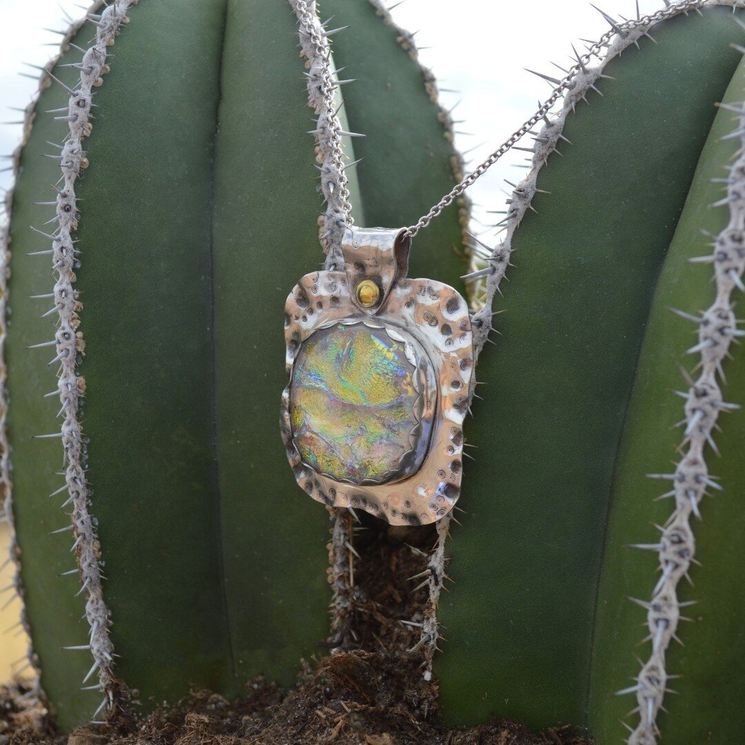 This beautiful Dichroic glass cabochon set in sterling silver brings depth to any look. 🌵☀🌵
MysticRavenDesign.com
#valentines2022 #valentinesgift #desertinspired #handmadejewelry #necklaces #necklace #maker #artist #jewelrygifts #jewelry #mysticrav
