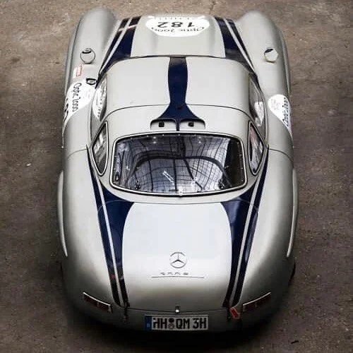 🔥Et &ccedil;a, c&rsquo;est #allemand 🔥
Et c&rsquo;est pas grave non plus.😍
*.*.*.*.*.*.*
#mercedes #300slgullwing #gullwing #germancars #beauty #cars #carspotter #lifestyle #vintage #petrolhead #gentlemandriver #uscars #vintagecars #swisswine #mus