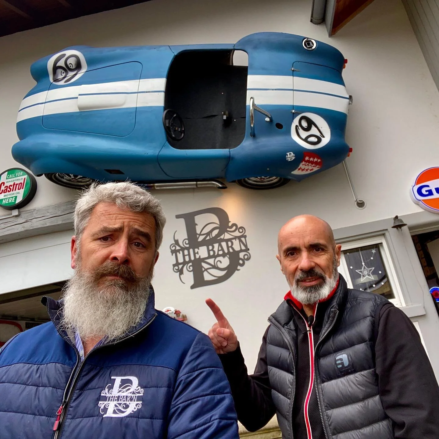 Et ce matin, visite du bon @docfernie.ch au Bar&rsquo;n!
📽👉Video coming 🔜🔥
~ ~ ~
#docfernie #switzerland #uscars #musclecars #vintagecars #lifestyle #music #friends #swisswine &amp; #more 
#comeandridewithus #video #carvideos #🇨🇭