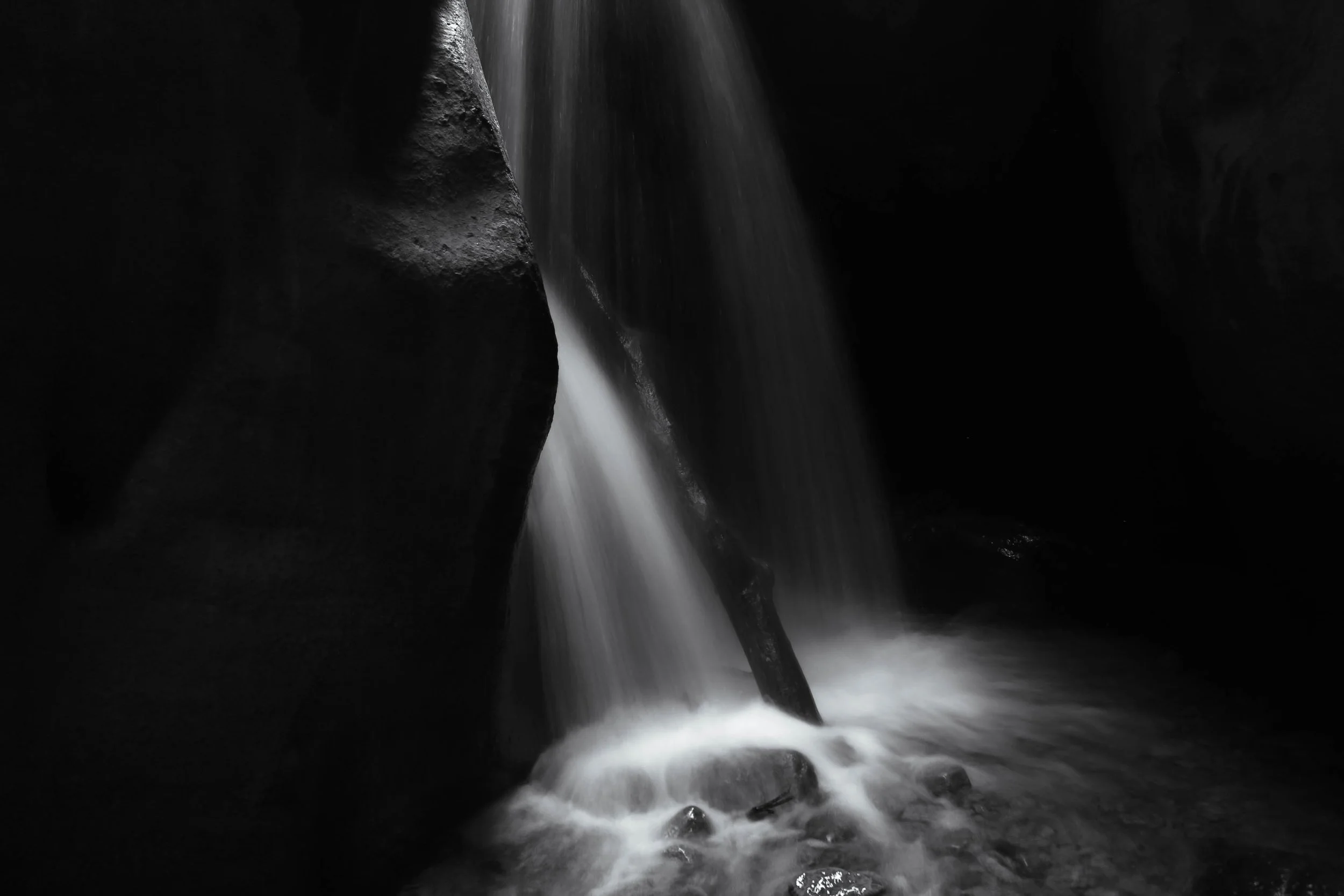 Kanarra falls with waterfall in a glossy black and white.