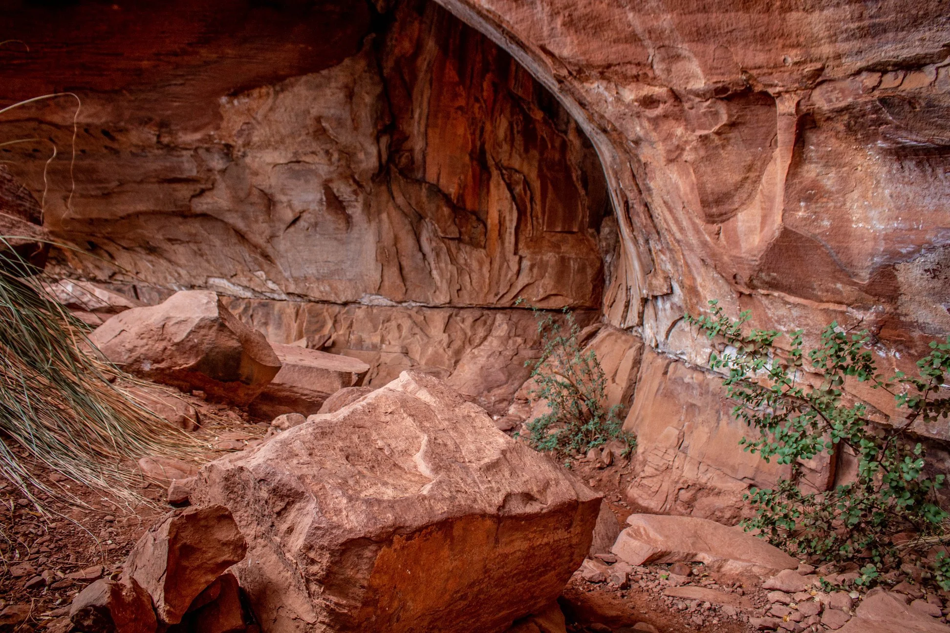 Red rock in a small cave for the Sinagua people