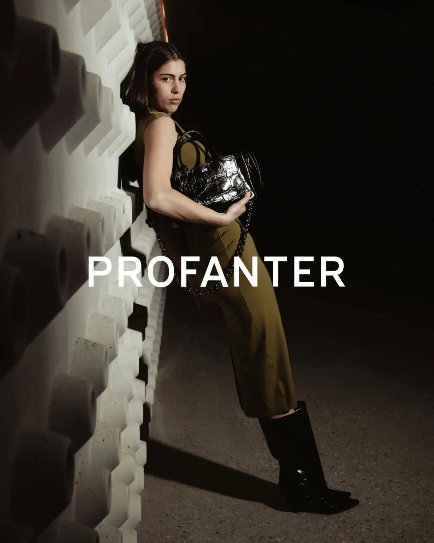 FALL WINTER 25 
@pichler.lee WITH OUR LINN, JADE AND TESSA BAG 
PHOTOGRAPHED BY @mirkostrozzega
APRIL 2025
BRIXEN 
#ProfanterFW25 #profanterbags